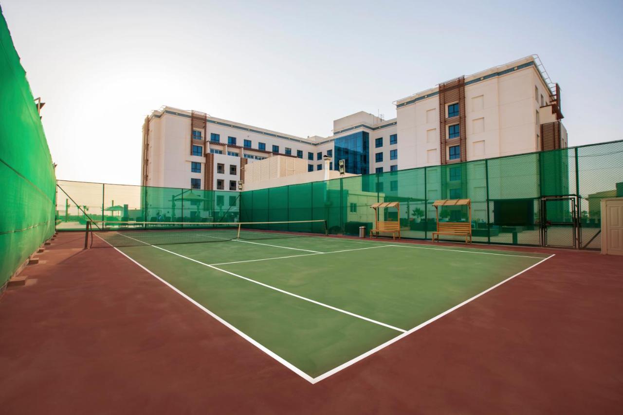 Four Points By Sheraton Al Ain Exterior photo Tennis court