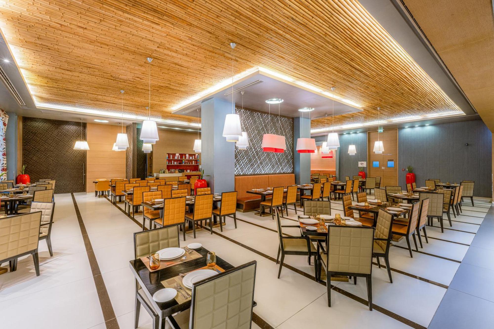 Four Points By Sheraton Al Ain Exterior photo Restaurant