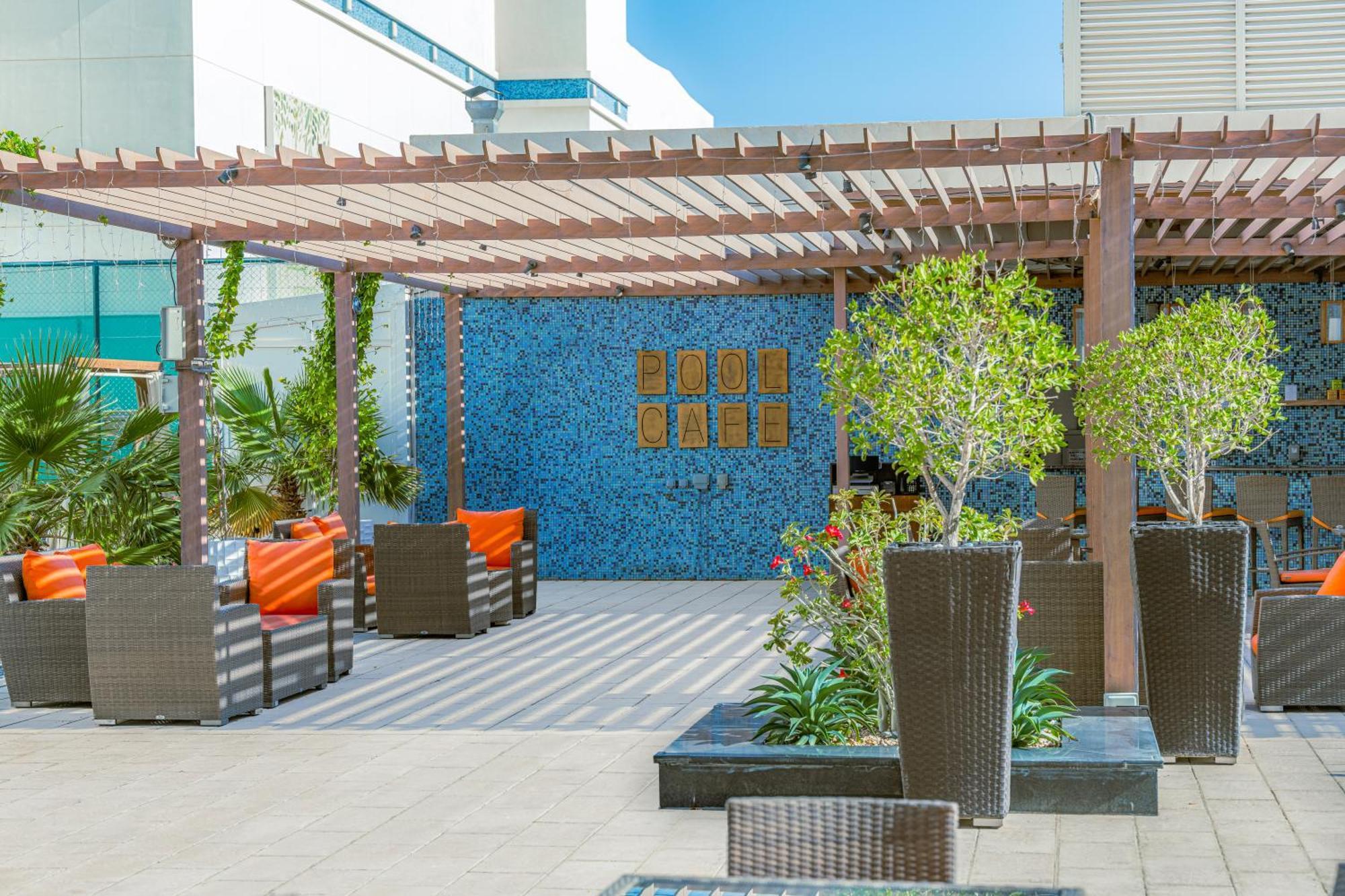 Four Points By Sheraton Al Ain Exterior photo The rooftop pool at the hotel